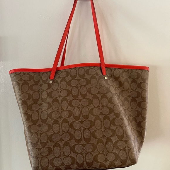 COPY - Coach tote - Picture 2 of 4